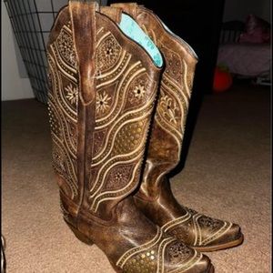 Corral boots are an 8. Dingo boots are a 7.5.